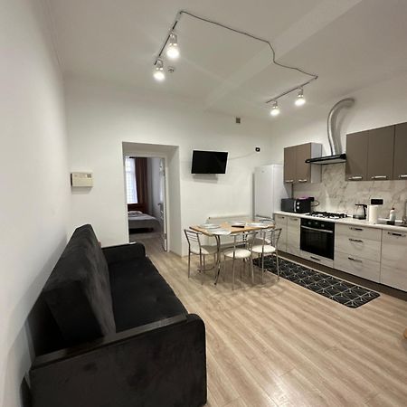 Levvv Apartment Lviv Bagian luar foto
