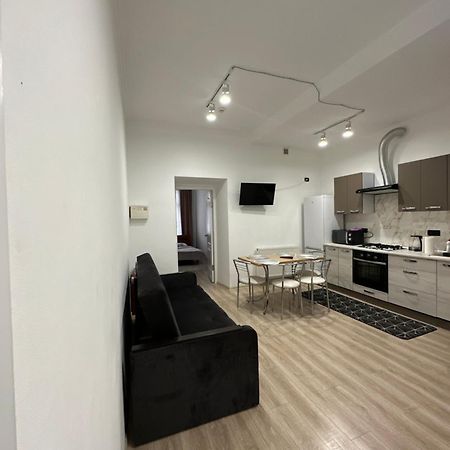 Levvv Apartment Lviv Bagian luar foto