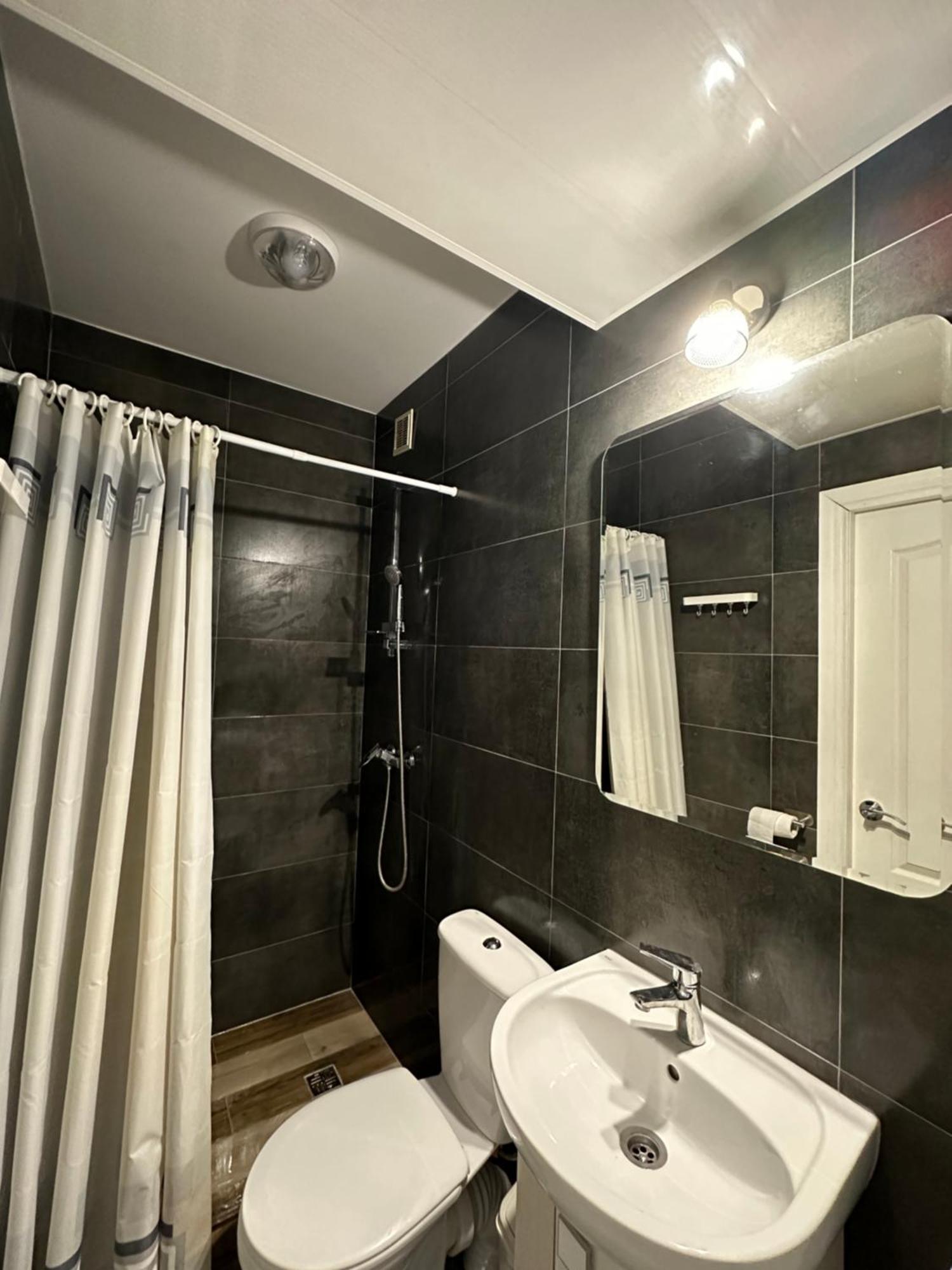 Levvv Apartment Lviv Bagian luar foto