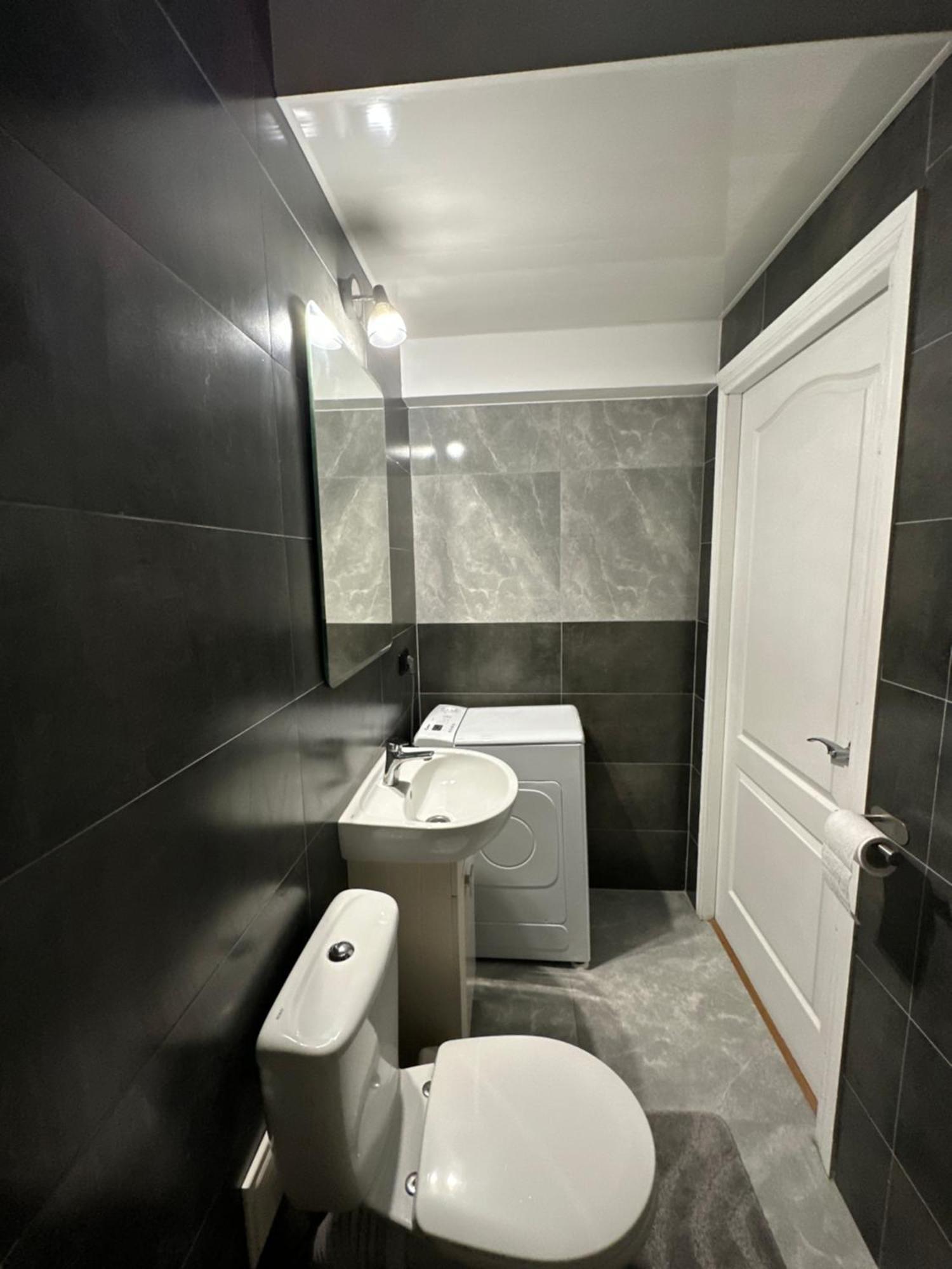 Levvv Apartment Lviv Bagian luar foto